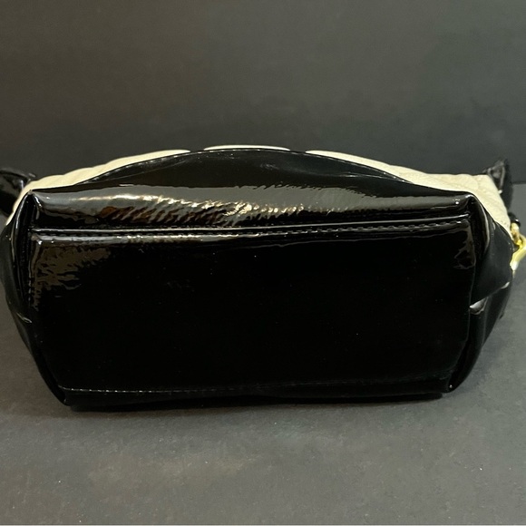 Betsey Johnson Wristlet Clutch Cosmetic Case Cream Quilted Heart Black Patent - Picture 6 of 8